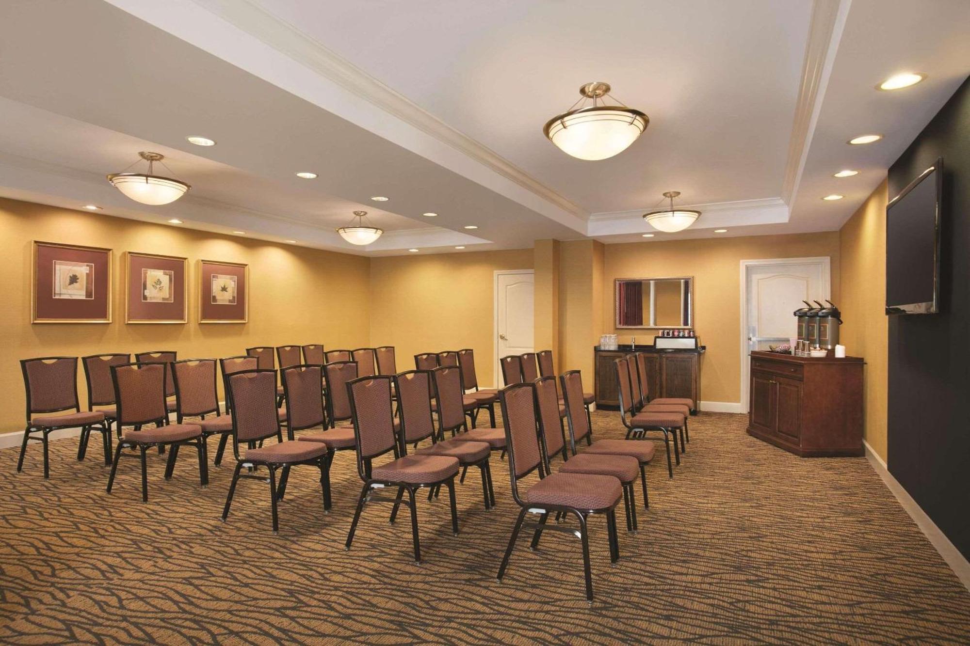 Country Inn & Suites By Radisson, Atlanta Airport North, Ga Hapeville Exterior foto